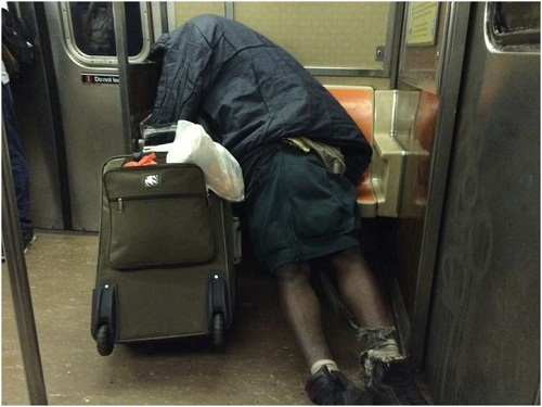 Foto Desamparados fuera de control en subway NYC