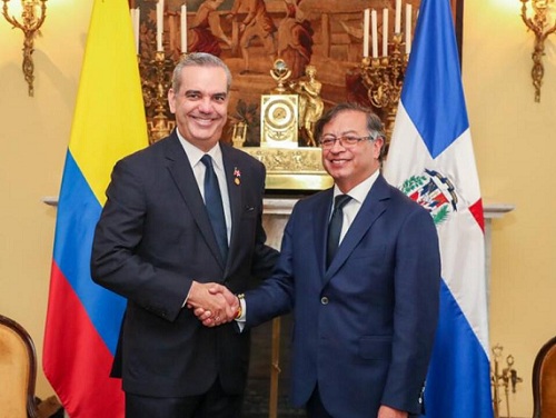 Foto Abinader y presidente Colombia  Petro