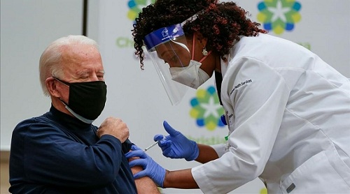 Foto Joe Biden se vacuna