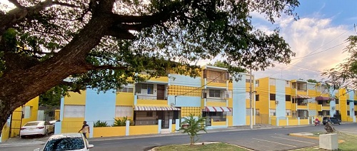 Foto edificios pintados de Baracoa