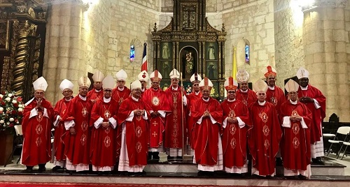 Foto obispos rojos