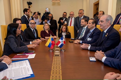 Delcy Rodróguez  y Abinader