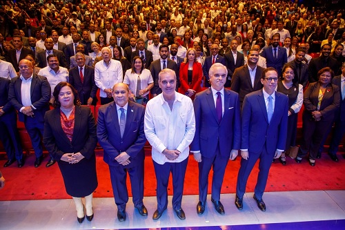 Foto Abinader en el Ministerio de Educación