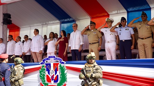 Foto Abinader encabeza desfile militar 2026