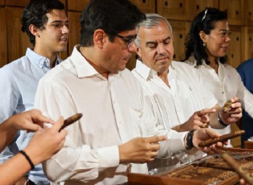 Foto Iván habla de expotaciones de tabaco