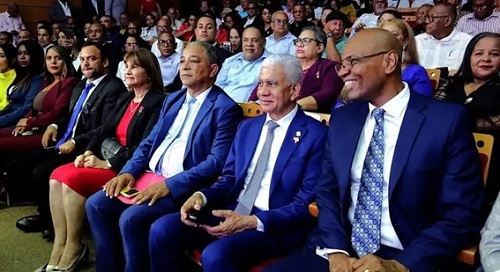 Foto Luis Pérez Santos del Senado y otros