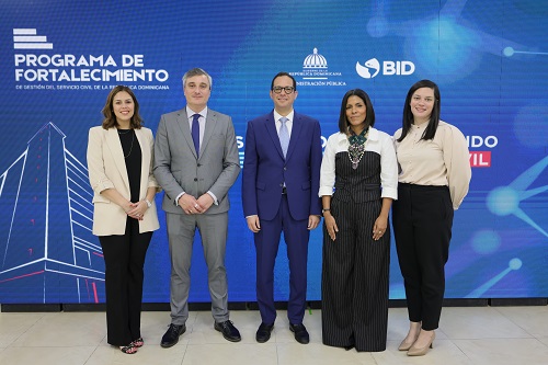 Foto Ministro del MAP junto a representantes del BID