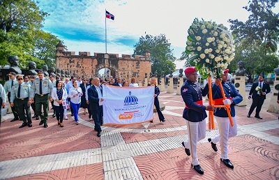 Foto OP realiza ofrenda floral