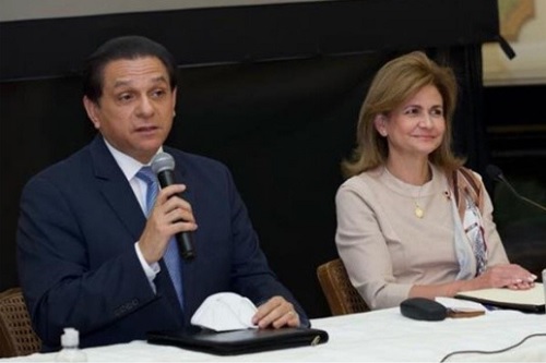 Foto Raquel Peña y el senador Rivera