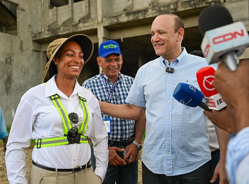 Foto Ulises con comunitarios
