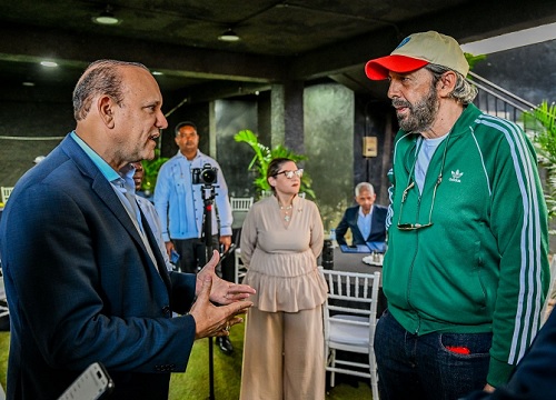 Foto  Ulises y  Juan Luis Guerra