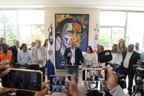 Foto alcalde Ulises Rodriguez firma acuerdo