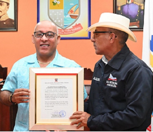 Foto alcalde Villa Isabela reconoce peronalidades