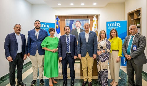 Foto alñcalde y universitarios de España