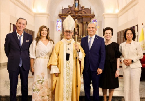 Foto diretor INTABACO obispo Rodríguez Sonia Guzmán y otros