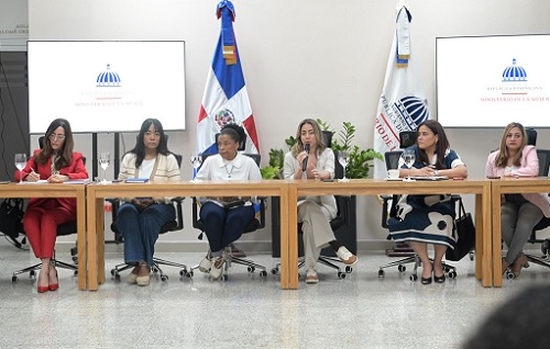 Foto dirigentes Ministerio de la Mujer