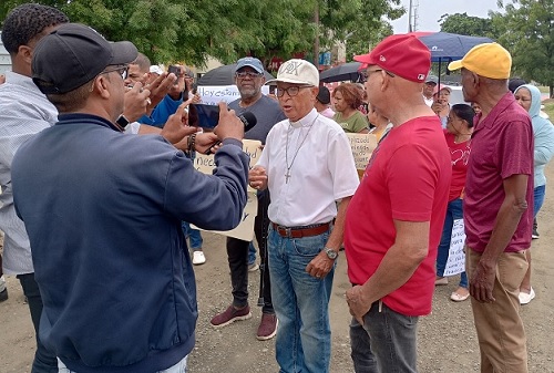 Foto diácono Ramón Checo 876