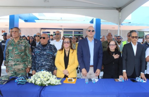 Foto fiscales  gobernadorfa Santos y otros funcionarios  en Semana Santa