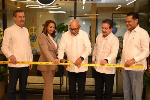 Foto inauguran en Santiago