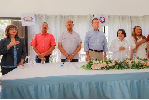 Foto ministro Ito y otros funcionarios en Monción