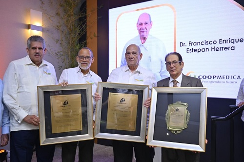 Foto médicos reconocidos por Cooperativa M