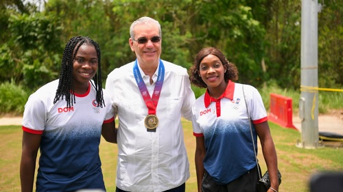 Foto reconocen Abinader por Juegos 2026
