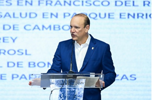 Foto uñises habla a representantes sociedad