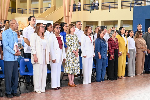 Foto vicepresidenta en Villa Altagracia