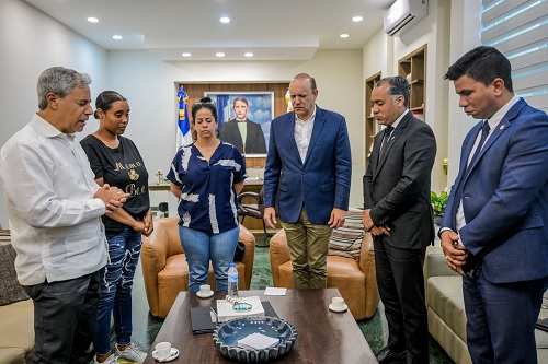 fOTO Alcalde recibe familiares chofer asesinado