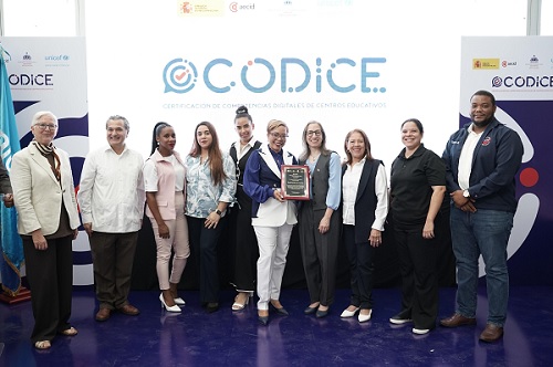 fOTO RECONOCEN DIEZ CENTRO EDUCATIVOS