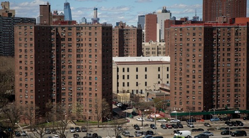 A. Foto Dominicanos se beneficiarán de arreglos apartamentos públicos en NY