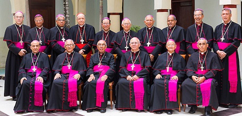 AFoto obispos