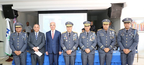 Foto Camejo director PN. Ney Bautistsa Almonte y otros oficiales