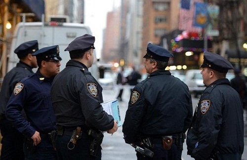 Foto Cientos policías NYC a las calles para combatir violencia este verano