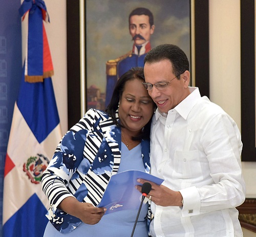 Foto Peña Mirabal y presidenta ADP