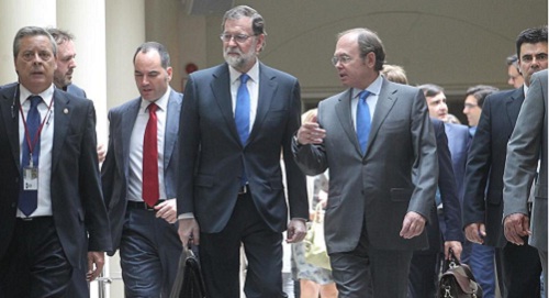 Foto Rajoy y otros funcioanrios