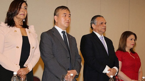 Foto camejo embajador Byung Yun Kim Hilda Cabrera y directora INAP