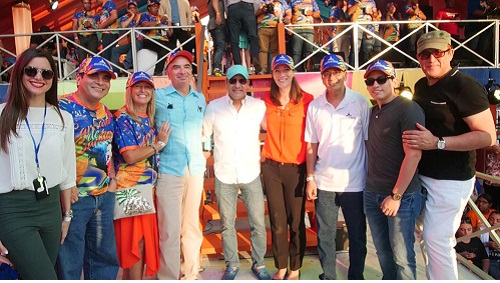 Foto carnaval Abel Martinez y los embajadores presentes