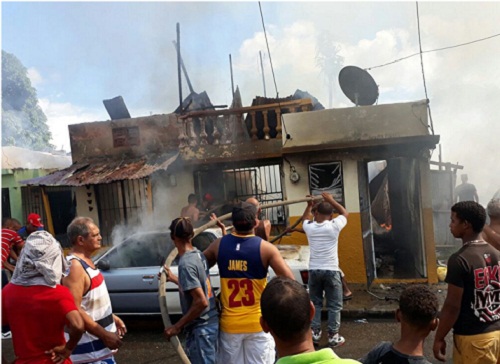 Foto incendio destruye casa