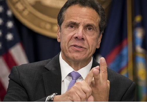 Foto gobernador NY anuncia medidas para evitar deportaciones