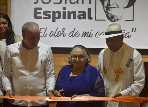 Foto dirigentes inauguran casa El Guanal