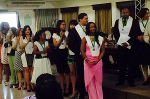foto Entrega de medallas a los estudiantes Revelación