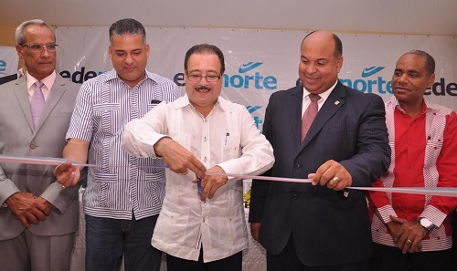 foto Julio César Correa corta cinta 24 horas Sanchez