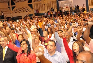 foto Julio César Valentín habla en acto realizado en el Club Sameji 2