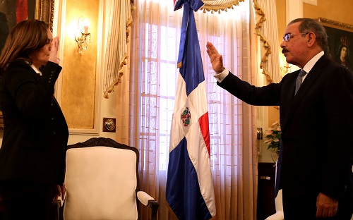foto Presidente Danilo Medina juramenta a Ángela Peña