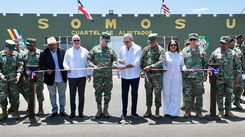 Foto Abinader inaugura centro militar la frontera