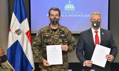 Foto ministros Macarrulla y Díaz Morfa Defensa