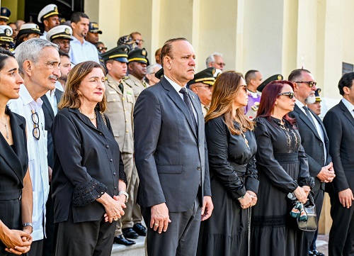 FOTO uUÑISES RINDE TRIBUTO GENERAL rODRÍGUEZ