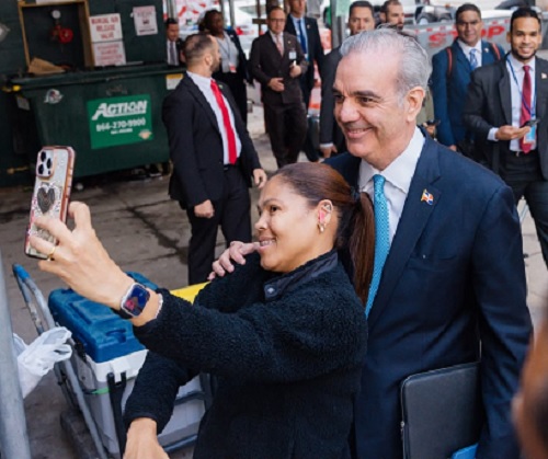 Foto Abinader en las calles de NY en 2026