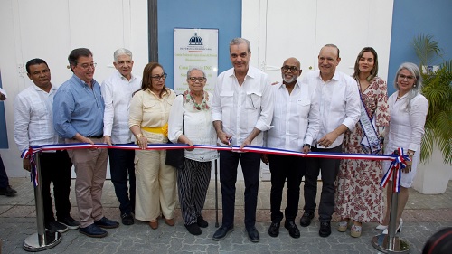 Foto Abinader reinaugura Casa de Arfte SaNTIAGO